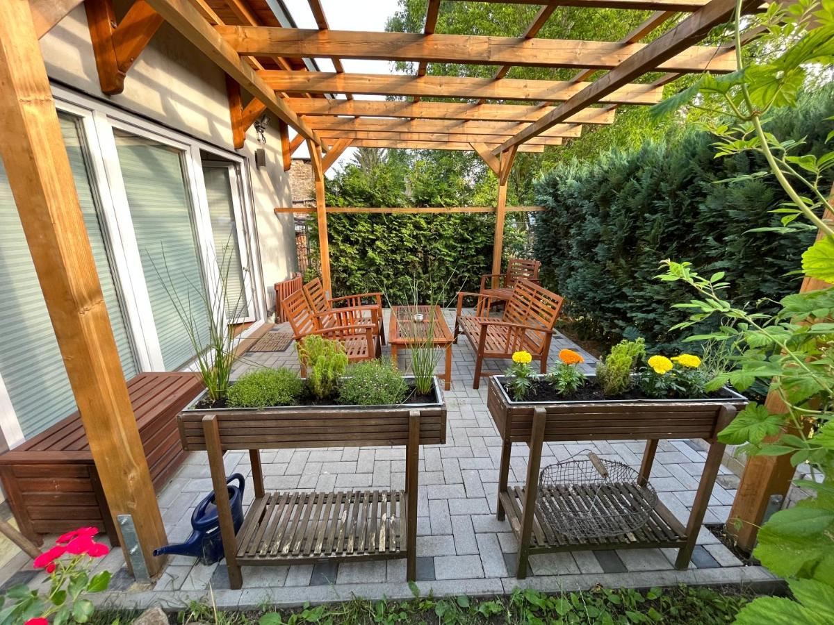 Ferienwohnung Im Stadtzentrum Von Bernau - Komfortable Wohnung Mit 2 Zimmern, Bad, Spuelmaschine, Waschmaschine, Komplette Kueche, Wlan, Terrasse, Ruhige Lage Bernau bei Berlin Exterior photo